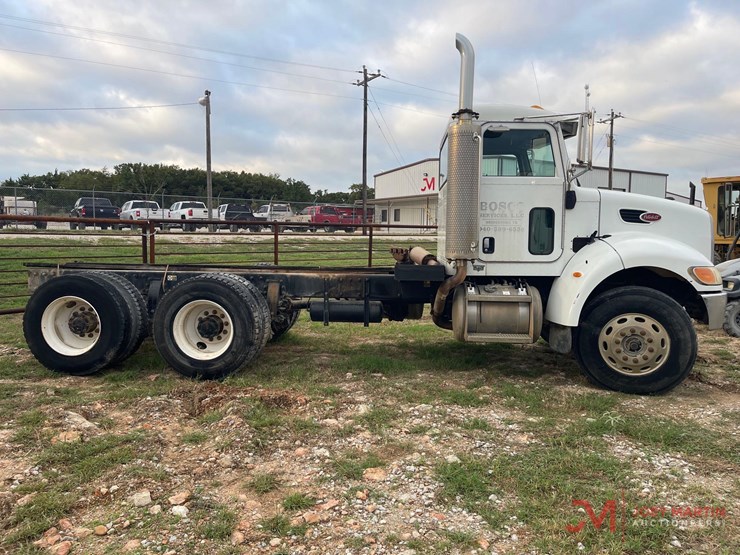2006-peterbilt-335-image-2