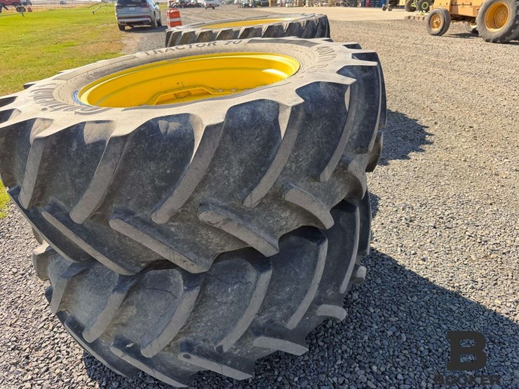 2011-john-deere-8360r-tractor-image-126