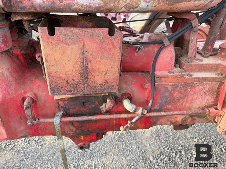 farmall-model-h-tractor---non-running-image-19