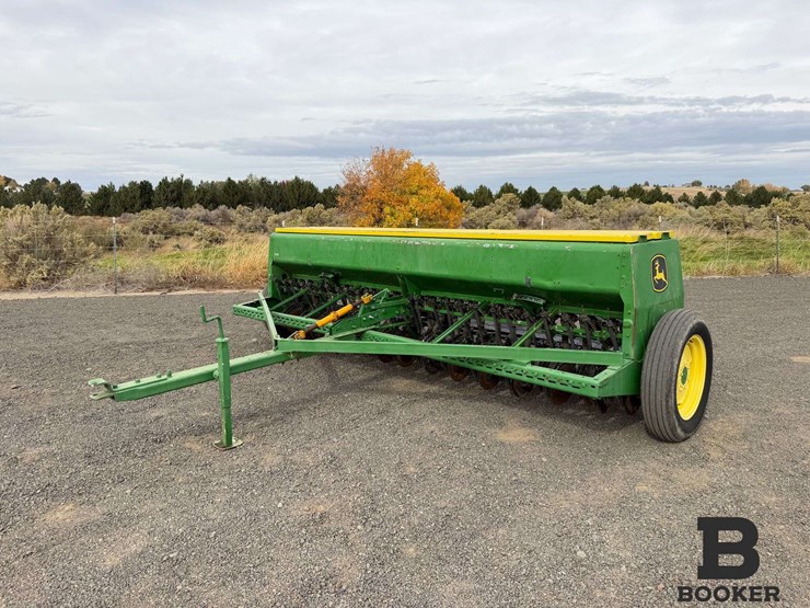 john-deere-8300-grain-drill-image-1