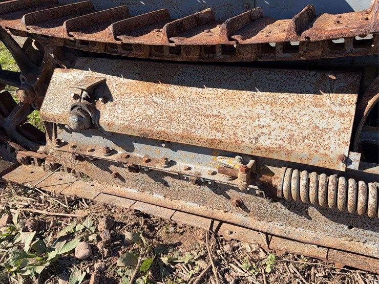 caterpillar-ten-image-21