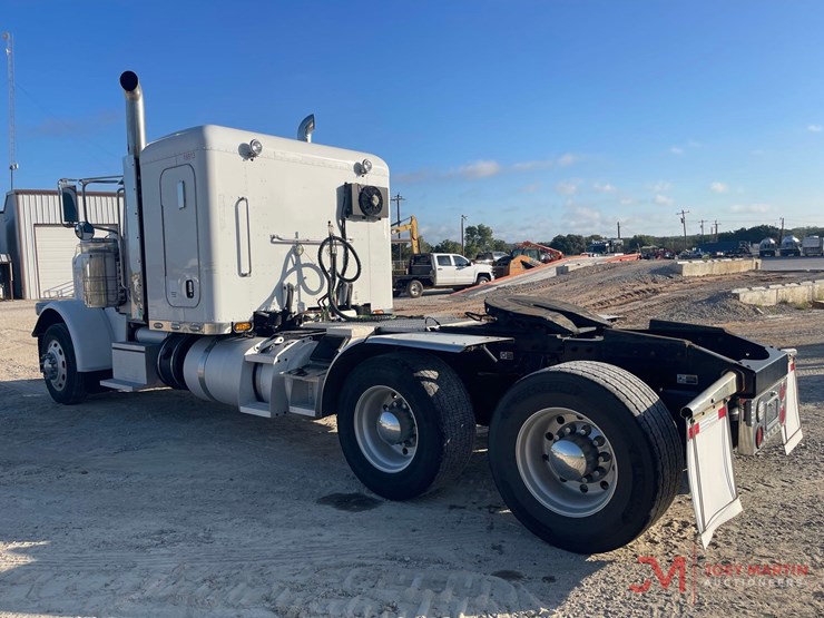 2013-peterbilt-388-image-5