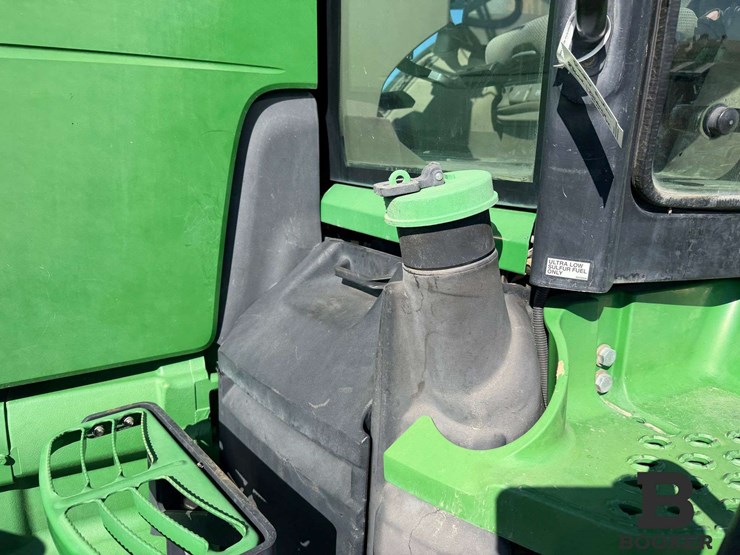 2011-john-deere-8360r-tractor-image-33