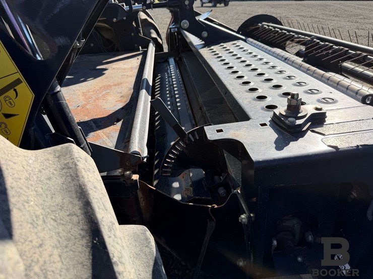 2016-macdon-m155e4-windrower-image-57