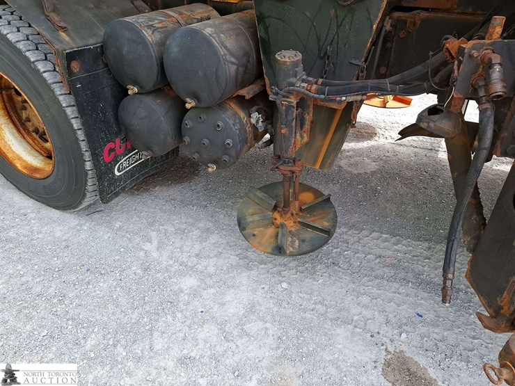non-operable-2014-freightliner-114-sd-t/a-sander-dump-truck-image-34