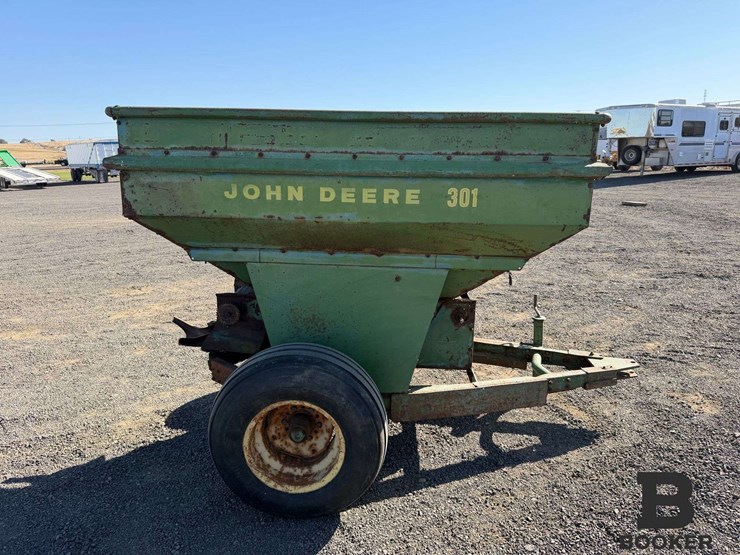 john-deere-301-fertilizer-spreader-image-6
