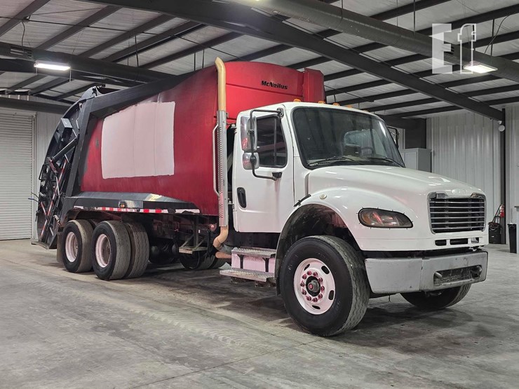 2010-freightliner-business-class-m2-106-image-2