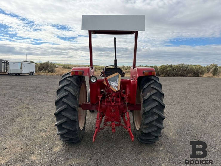 international-584-tractor-image-4