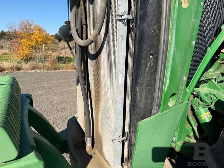 2011-john-deere-8360r-tractor-image-79