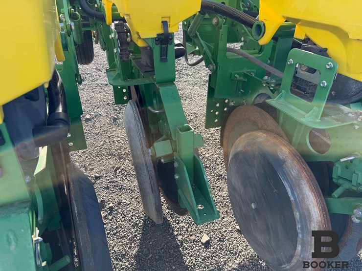 john-deere-1700-planter-image-26