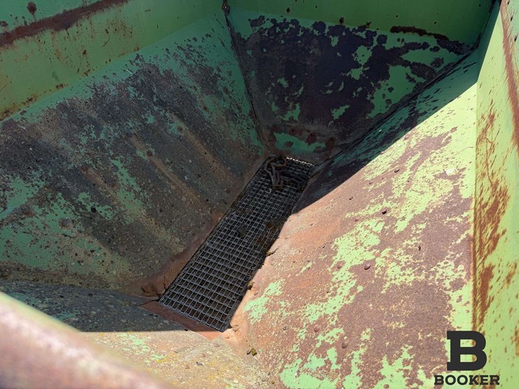 john-deere-301-fertilizer-spreader-image-26