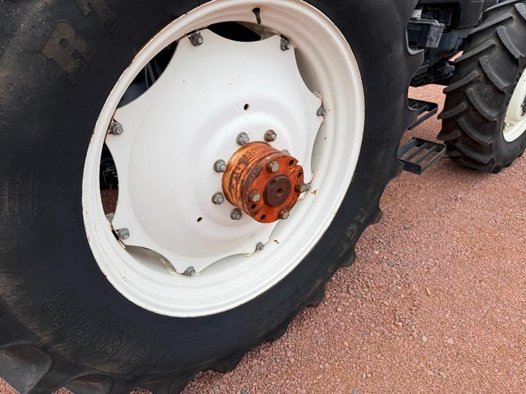 new-holland-8160-image-9