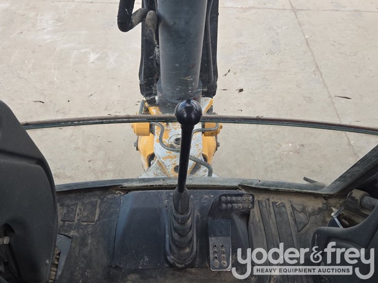2015-deere-310sk-image-56