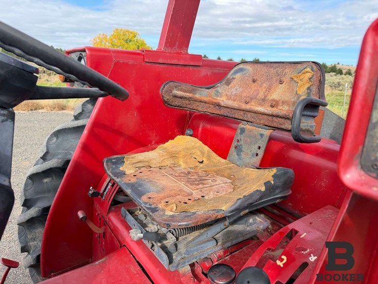 international-584-tractor-image-42