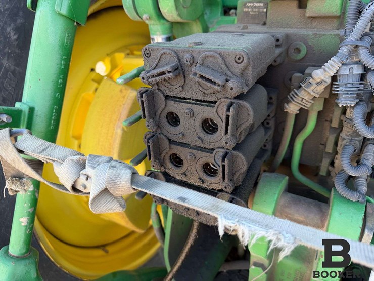 2011-john-deere-8360r-tractor-image-51