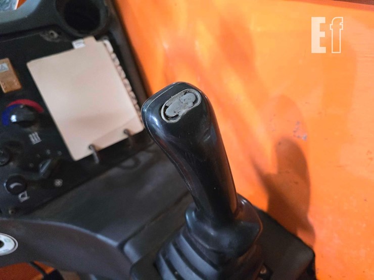 2014-jlg-g12-55a-image-19