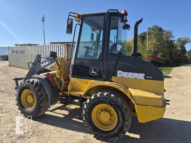 2012-deere-244j-image-2