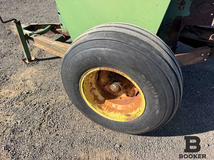 john-deere-301-fertilizer-spreader-image-15