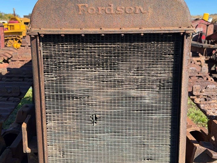 fordson-trackson-f-image-9