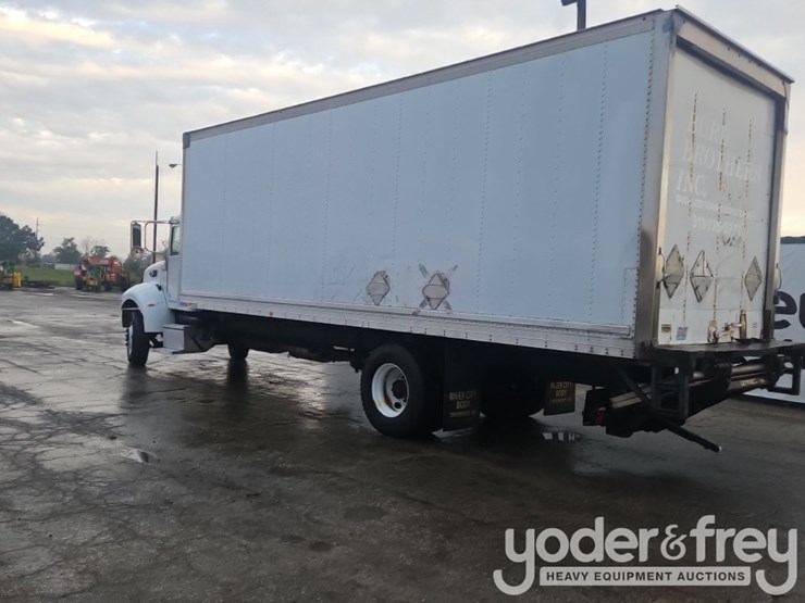 2016-peterbilt-337-image-3