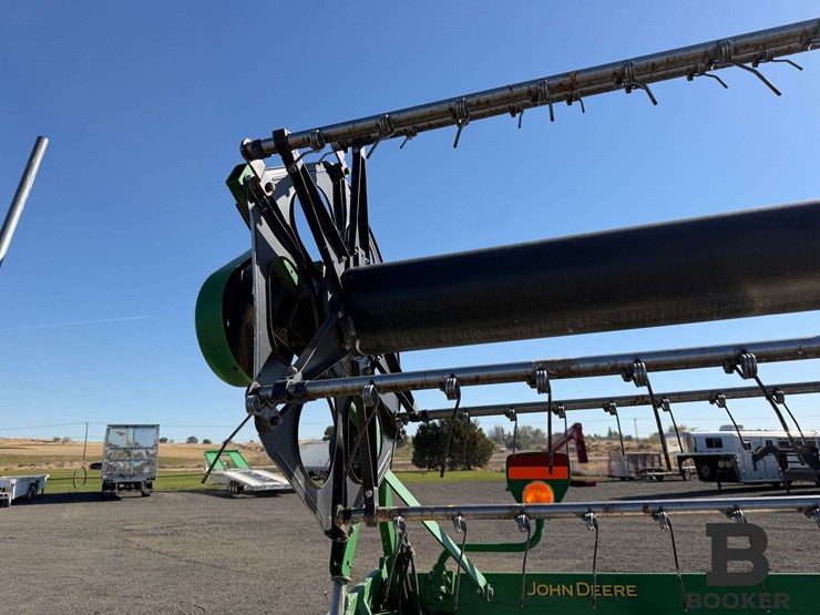 2011-john-deere-630r-platform-header-image-39