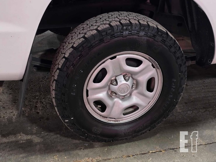 2013-toyota-tacoma-image-17
