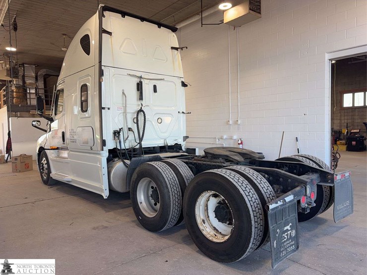 2021-freightliner-cascadia-t/a-sleeper-tractor-image-6