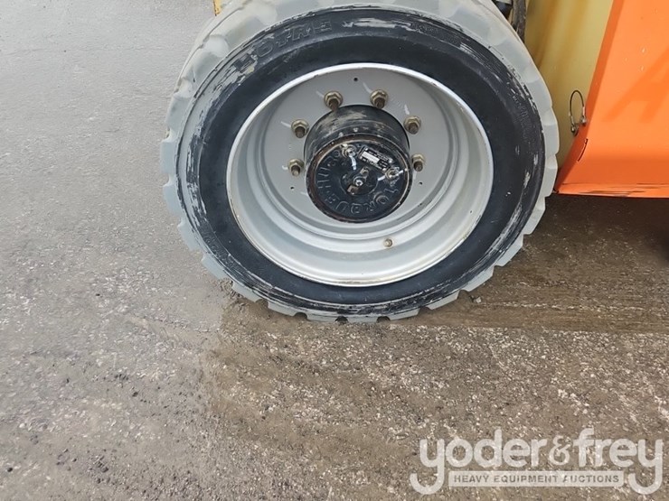2015-jlg-4069le-image-17