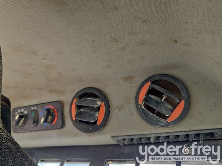 2021-bobcat-t66-image-50