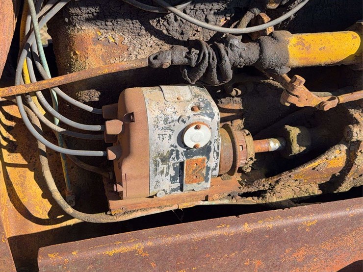 caterpillar-twenty-two-image-17
