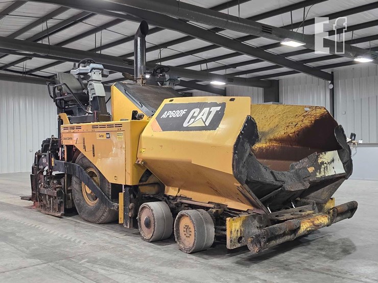2016-caterpillar-ap-600f-image-2