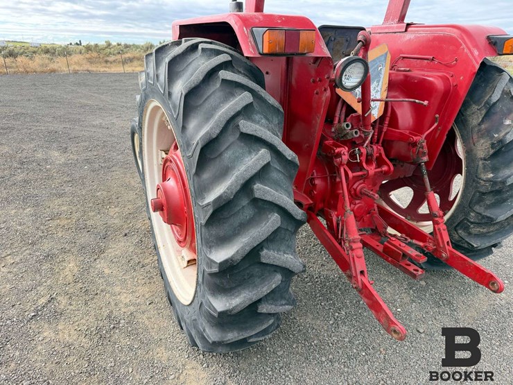 international-584-tractor-image-23