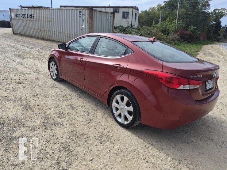 2011-hyundai-elantra-image-2