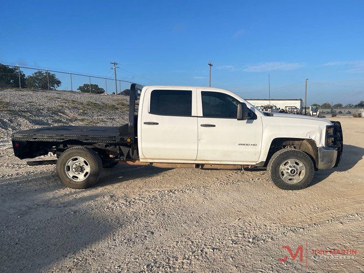 2014-chevrolet-2500-image-2
