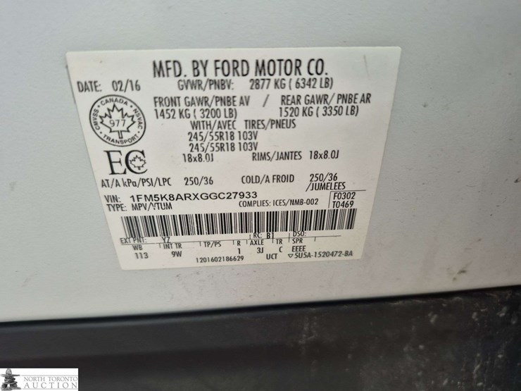 2016-ford-explorer-image-16