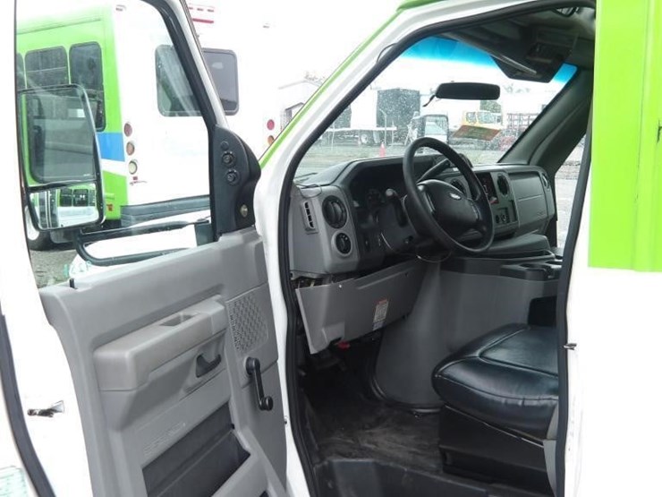 2017-ford-e450-image-18