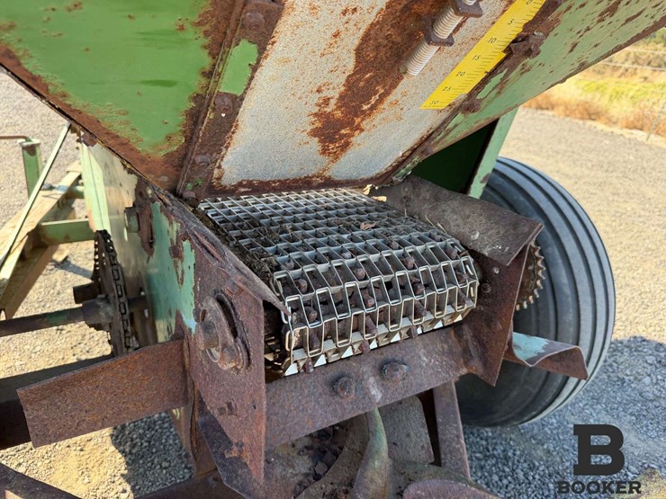 john-deere-301-fertilizer-spreader-image-19