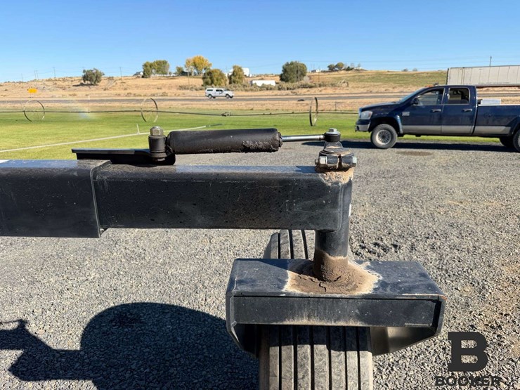 2016-macdon-m155e4-windrower-image-44