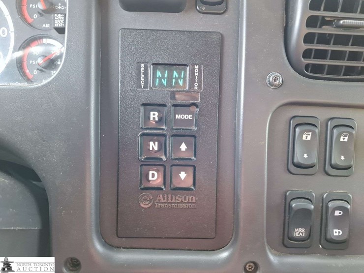 non-operable-2014-freightliner-114-sd-t/a-sander-dump-truck-image-9