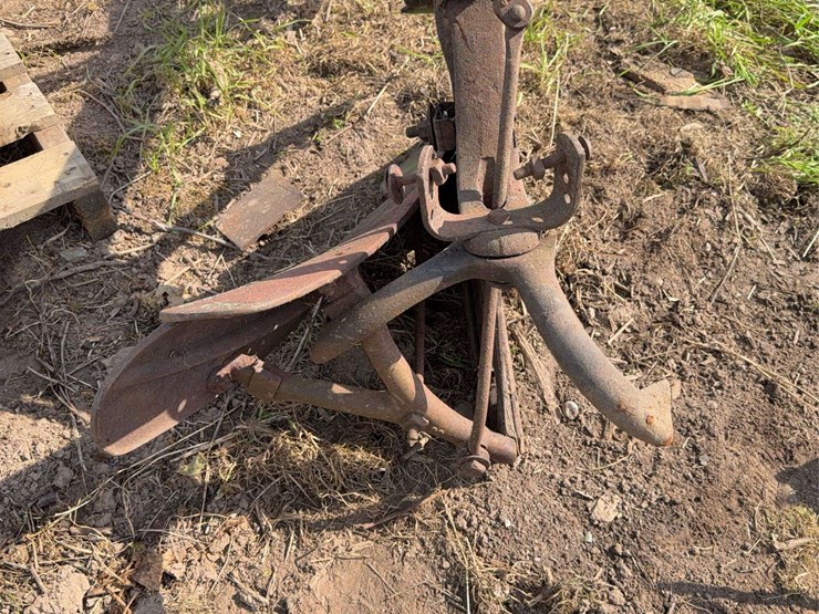 horse-drawn-roll-over-plow-image-12