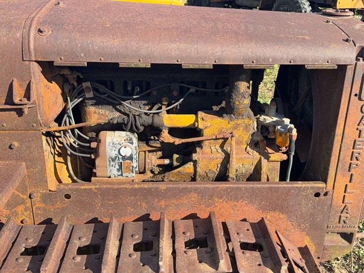 caterpillar-twenty-two-image-13