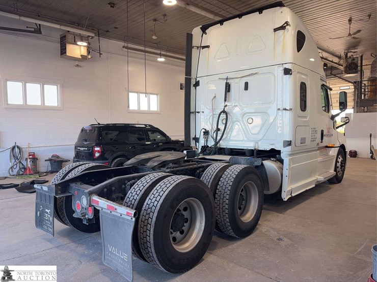 2021-freightliner-cascadia-t/a-sleeper-tractor-image-4