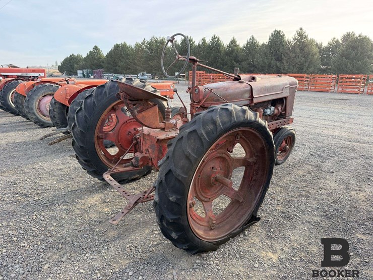 farmall-model-h-tractor---non-running-image-4