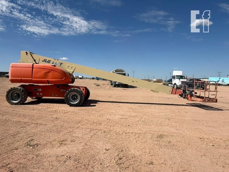 2008-jlg-800s-image-4