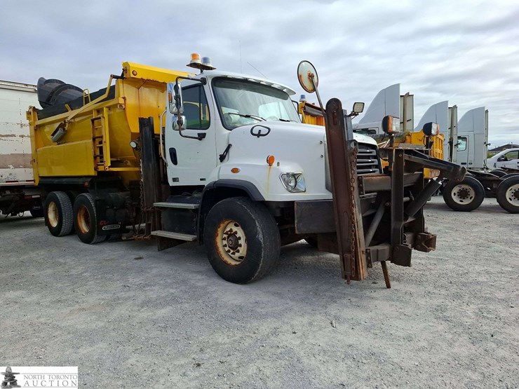 non-operable-2014-freightliner-114-sd-t/a-sander-dump-truck-image-3