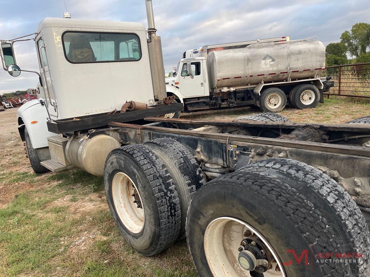 2006-peterbilt-335-image-5