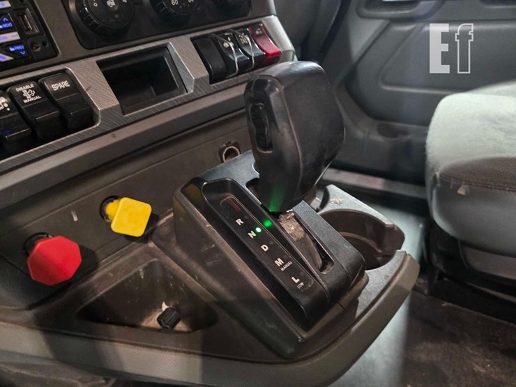 2017-kenworth-t680-image-15