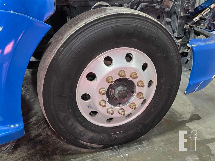 2017-kenworth-t680-image-27