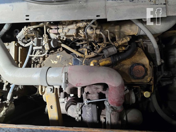 2016-caterpillar-ap-600f-image-31