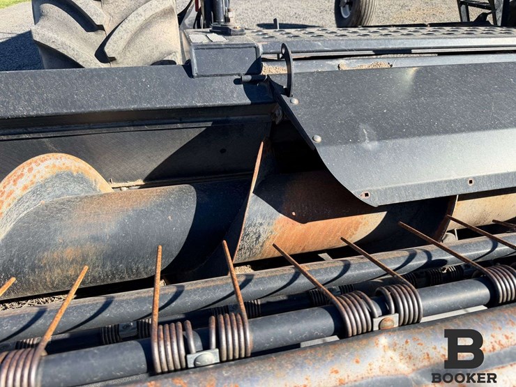 2016-macdon-m155e4-windrower-image-15